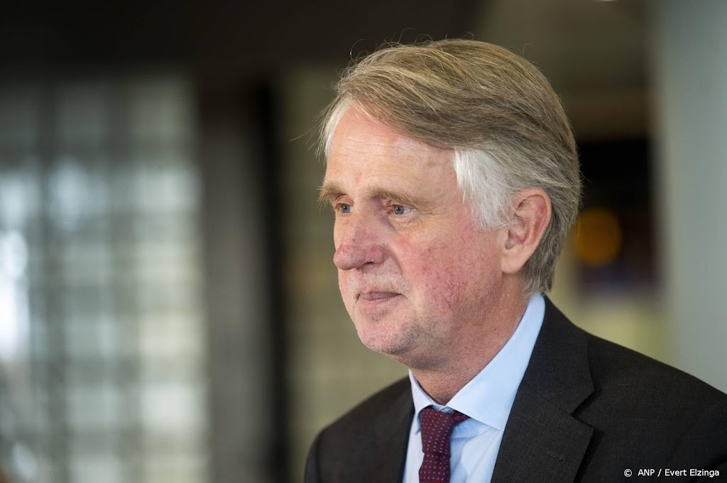 Schiphol-baas Benschop keert terug uit Davos om drukte luchthaven