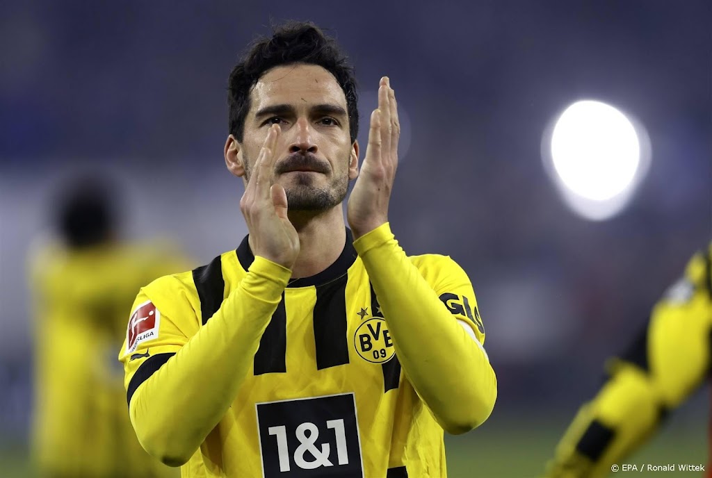 Routinier Hummels blijft nog een jaar bij Dortmund voetballen