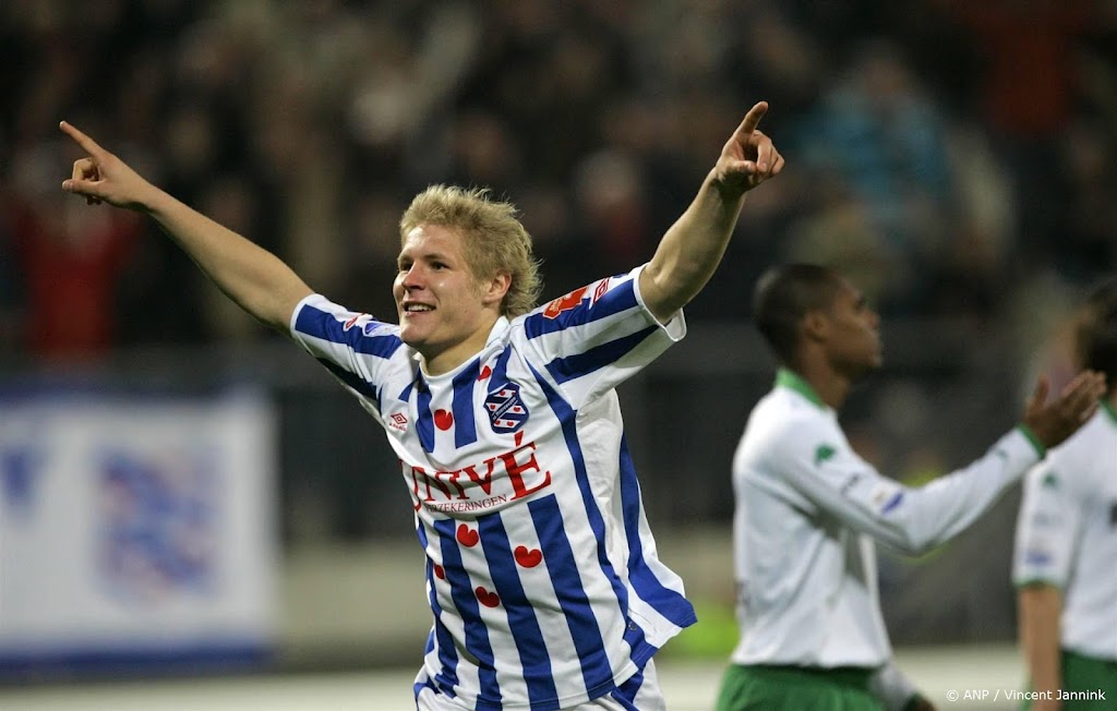 Oud-prof Tarvajärvi gaat voetbalsters sc Heerenveen trainen