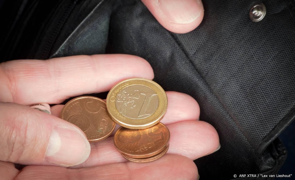 Economie kromp minder hard in eerste kwartaal