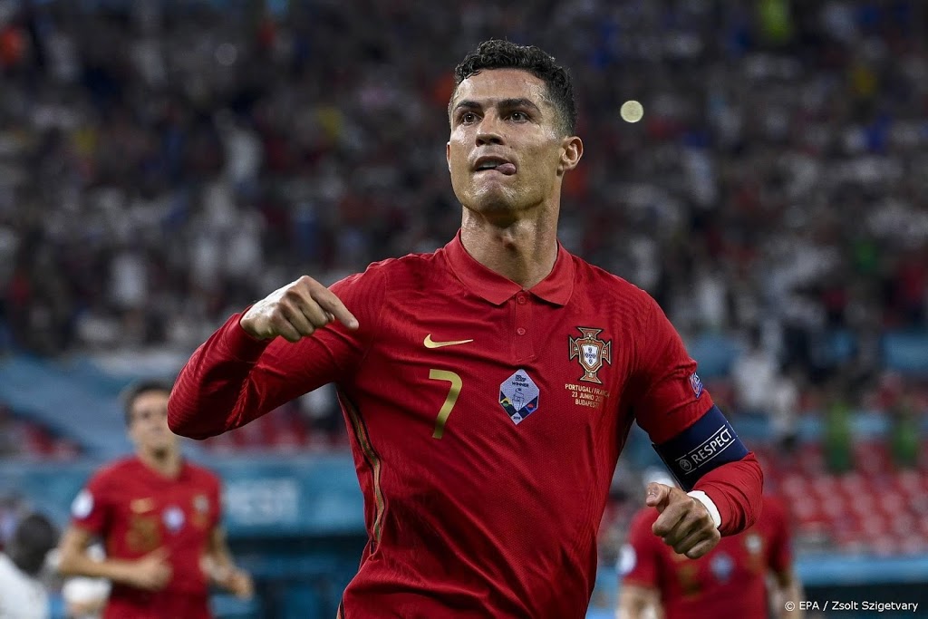 Iraanse voetballer Daei feliciteert Ronaldo met evenaren record