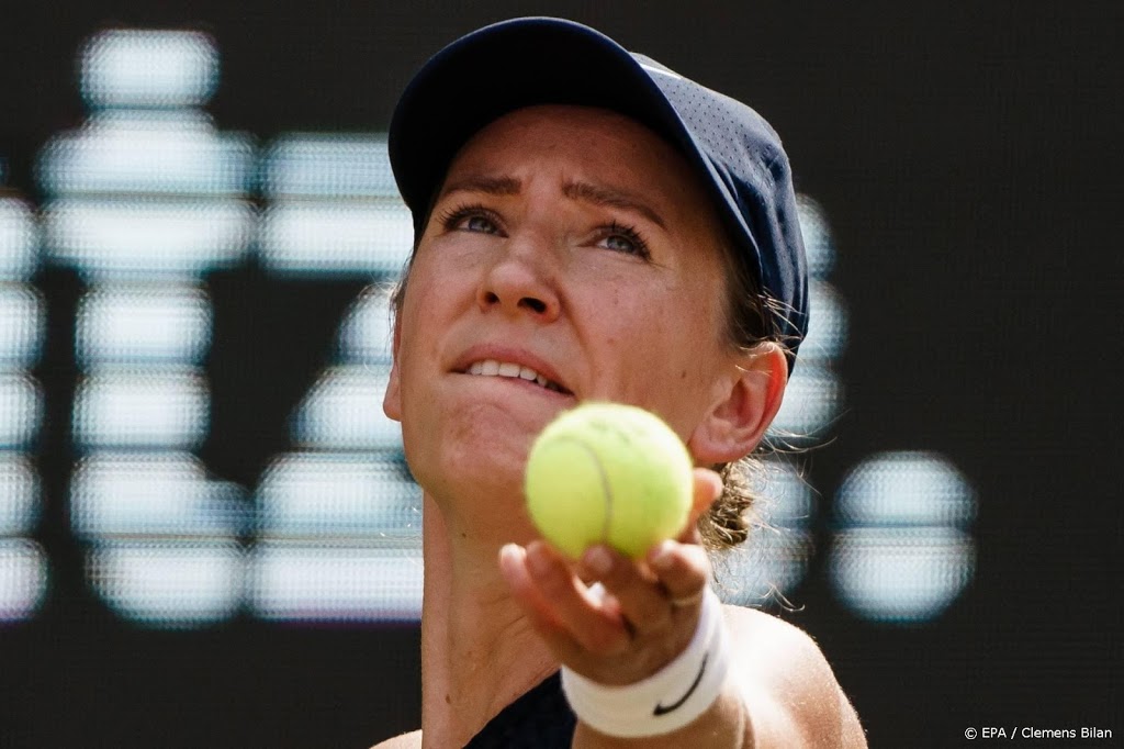 Tennisster Azarenka haakt geblesseerd af in Duitsland