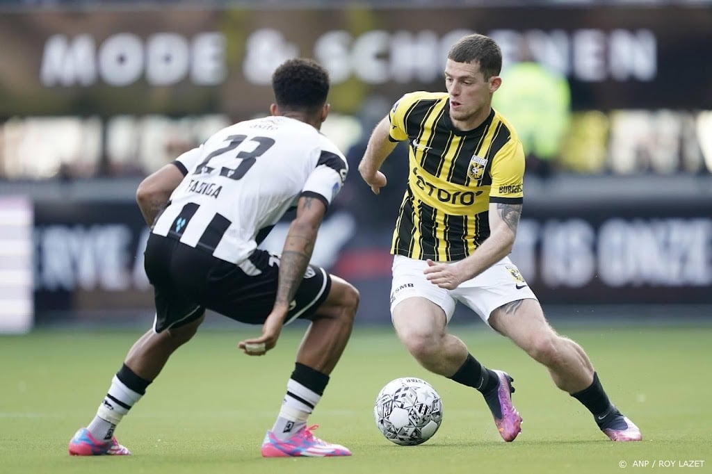 Aanvaller Buitink verlengt contract bij Vitesse