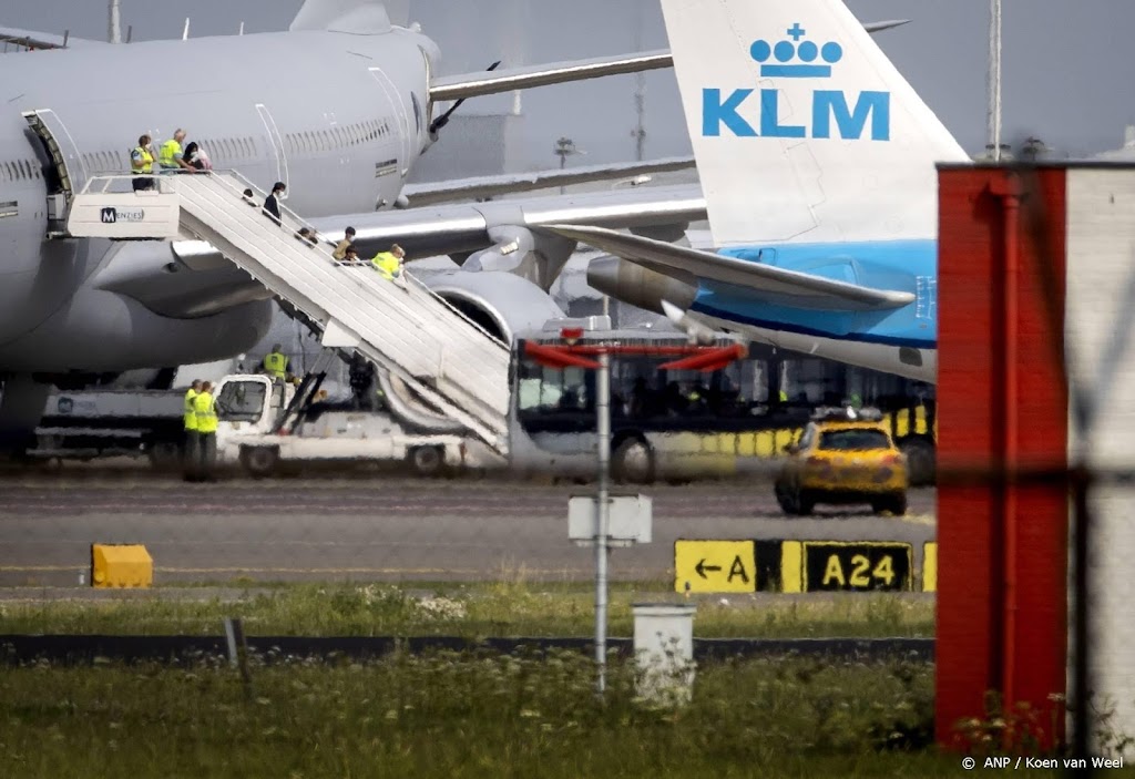 Vliegtuig met 184 evacués uit Afghanistan aangekomen op Schiphol