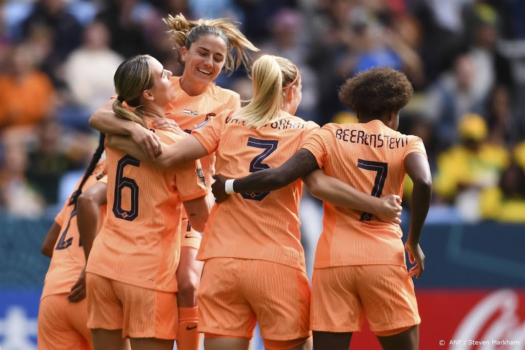 Oud-international Mensink als perschef terug bij voetbalsters