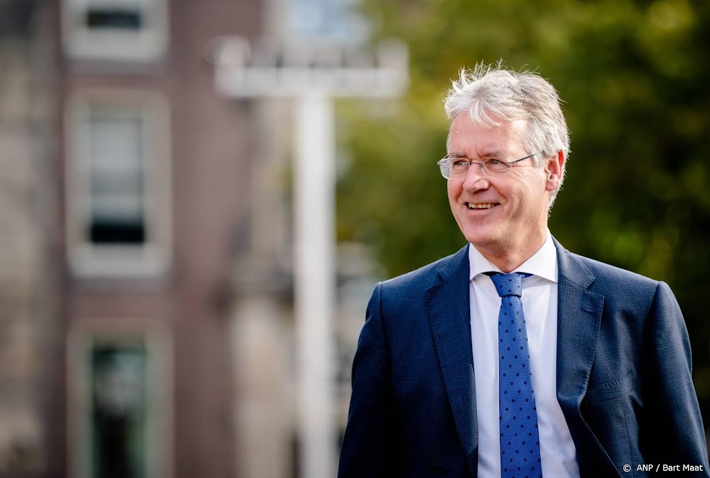 Slob: eerder honderden dan tientjes erbij voor leraar basisschool