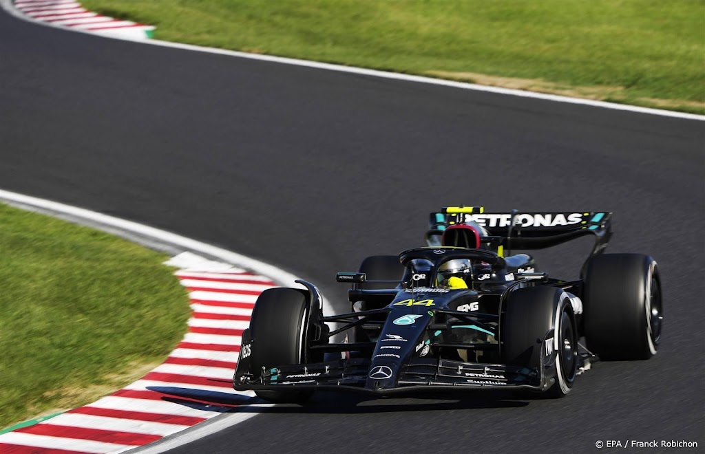 Hamilton noemt komende zes maanden cruciaal voor Mercedes