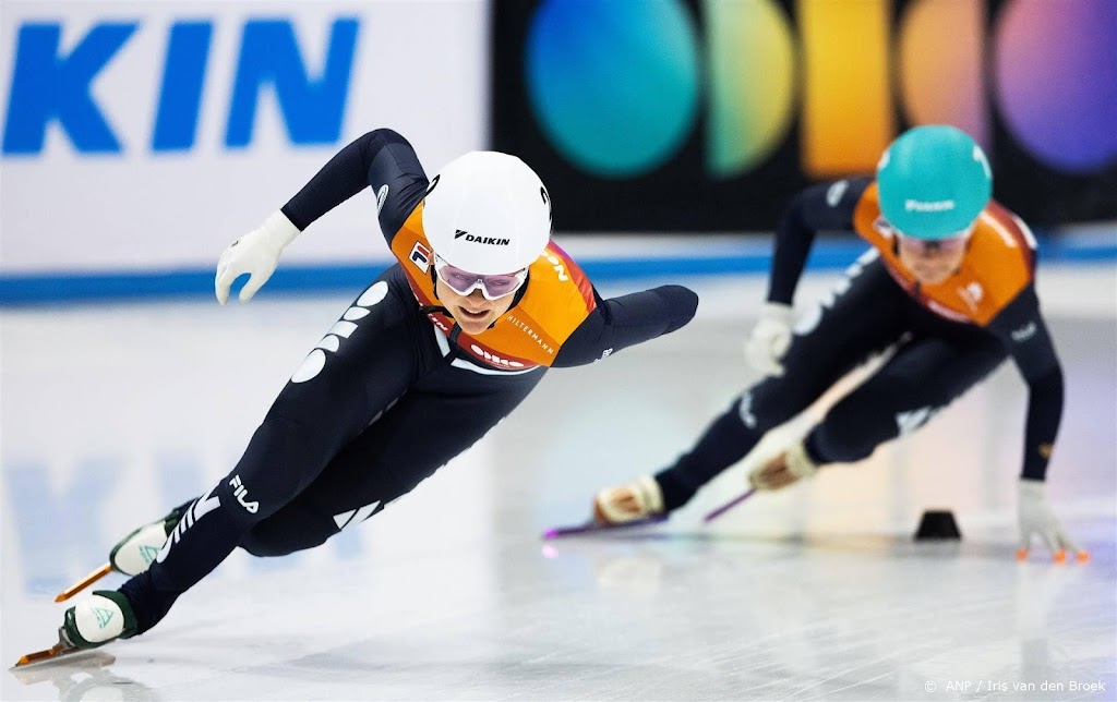 Shorttrackers Velzeboer en Van 't Wout prolongeren NK-titel
