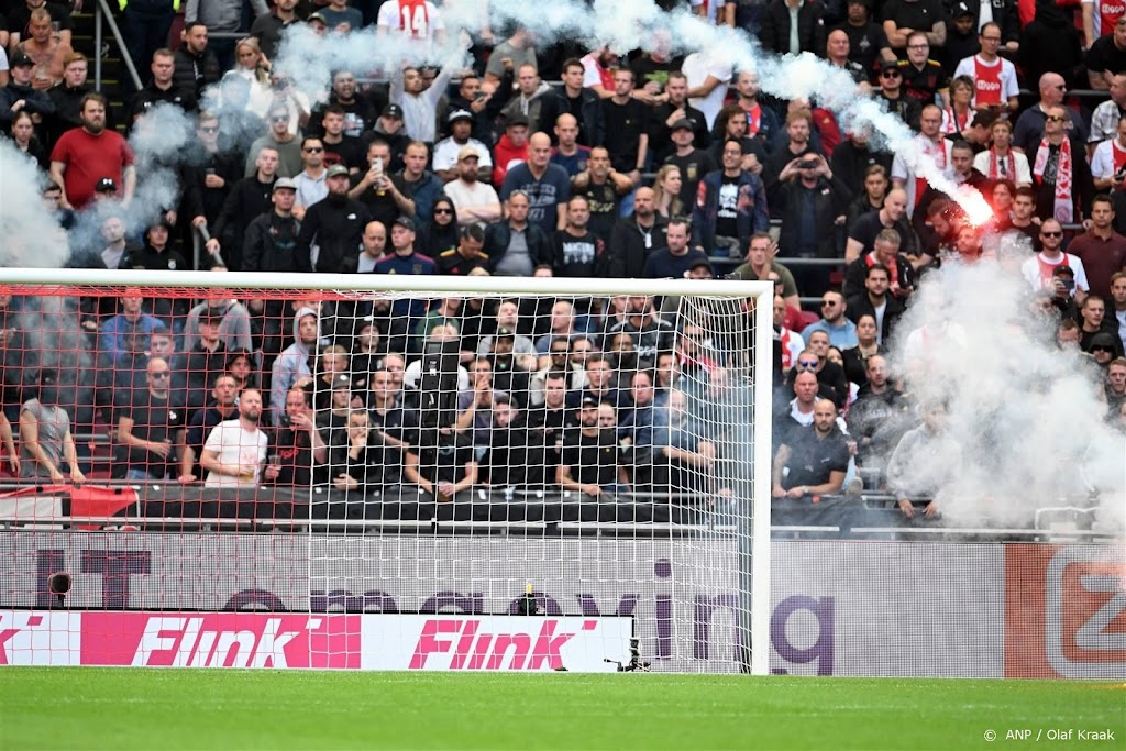 Directeur Van Halst van Ajax: maandag uitspelen onmogelijk