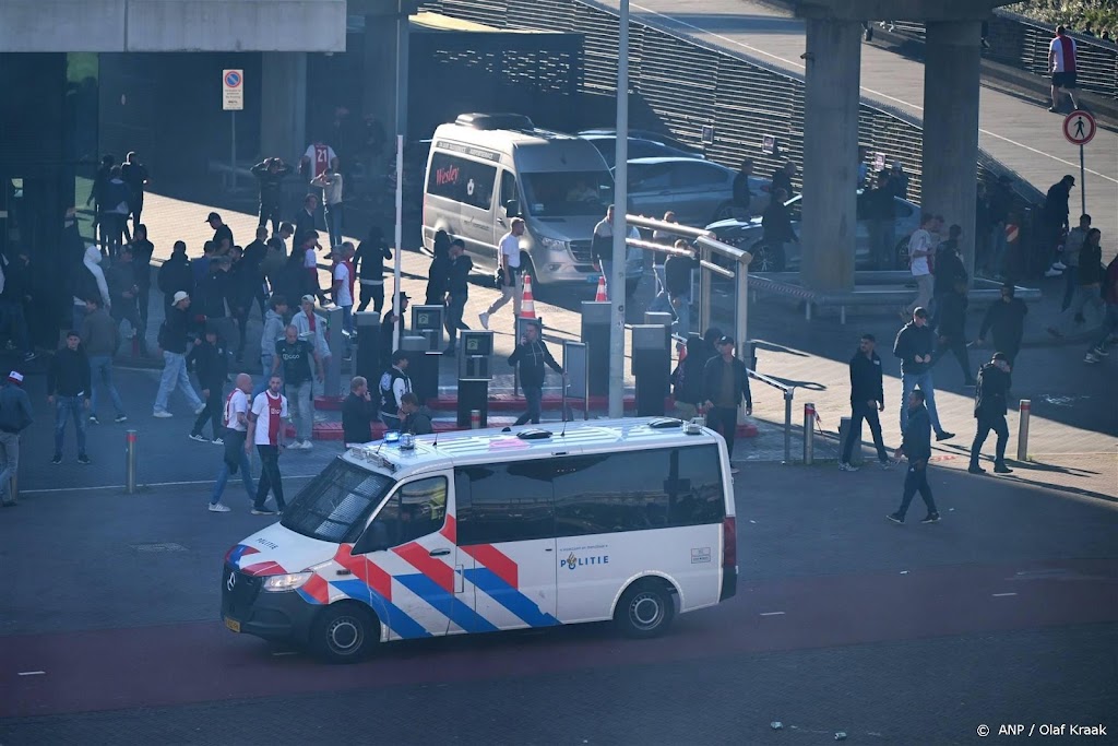 Politie: orde is hersteld rond Johan Cruijff ArenA