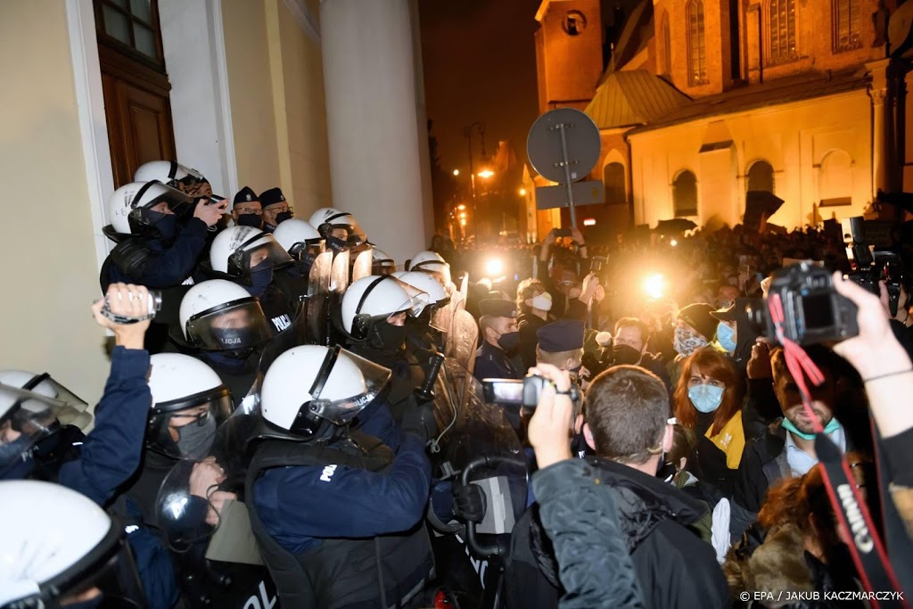 Voor tweede dag op rij protest in Polen om inperking abortus