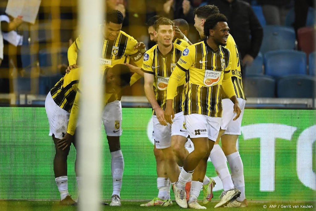 Vitesse met twee jeugdige keepers naar Rennes afgereisd