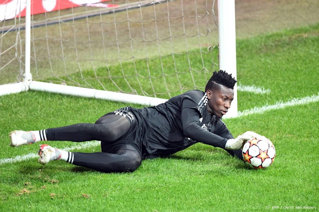 Ajax met Onana in het doel tegen Besiktas