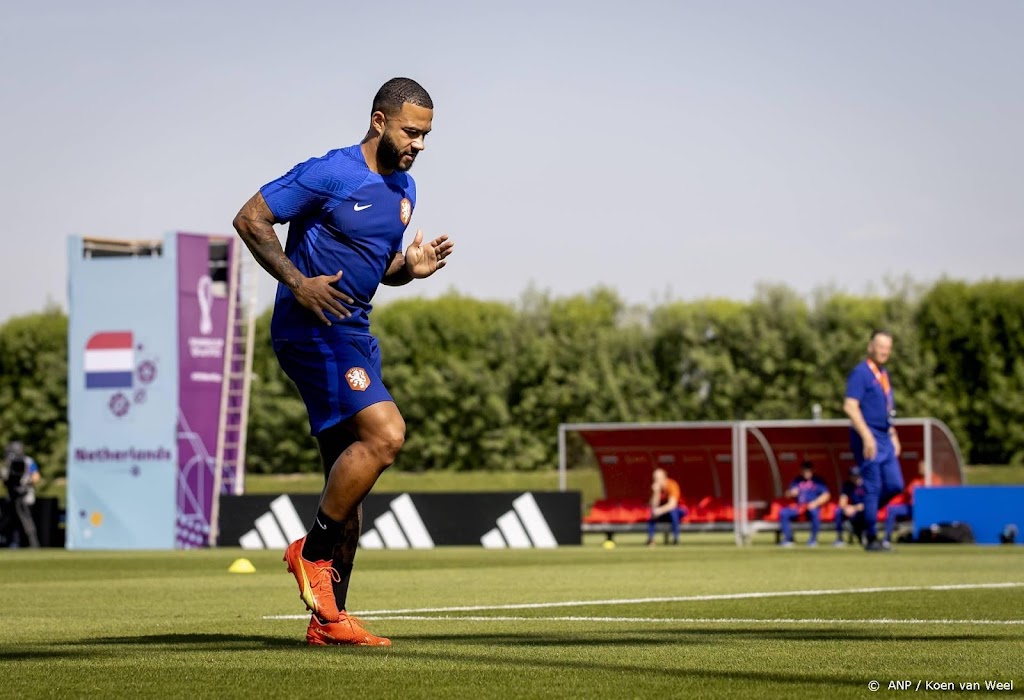 Van Gaal zegt nog niet welke helft Depay tegen Ecuador speelt