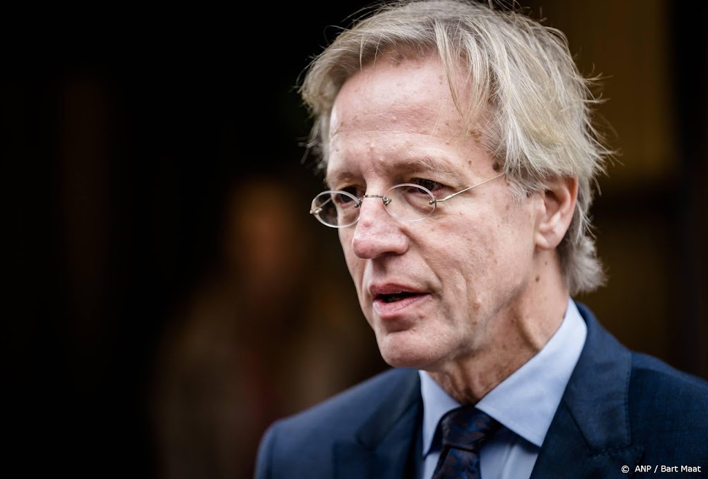 Minister Dijkgraaf tegen CDA-plan smartphoneverbod in klas