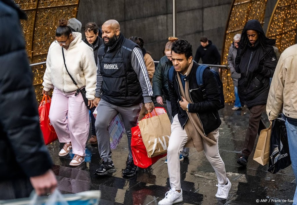 Beschikbaar inkomen huishoudens stijgt door hogere lonen