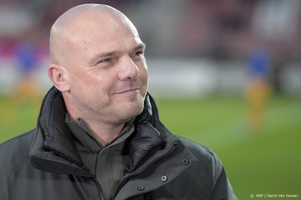 Paginagrote advertentie Heerenveenfans tegen ontslag trainer
