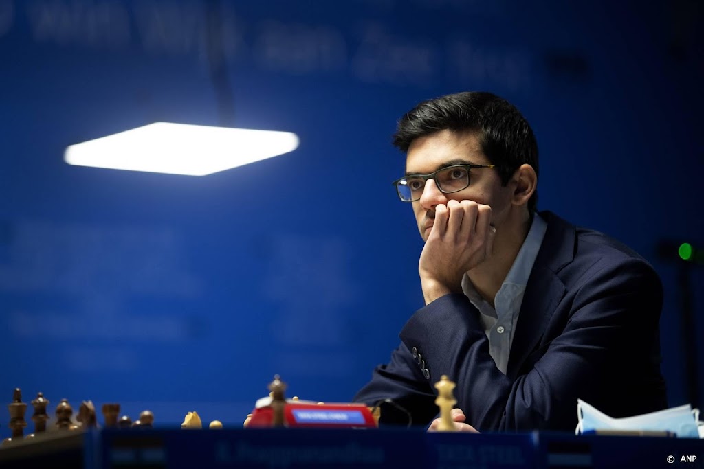 Schaker Giri blijft winnen in Wijk aan Zee