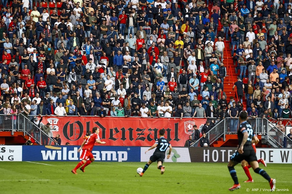 Profclubs overleggen woensdag over nieuwe regels toegang fans