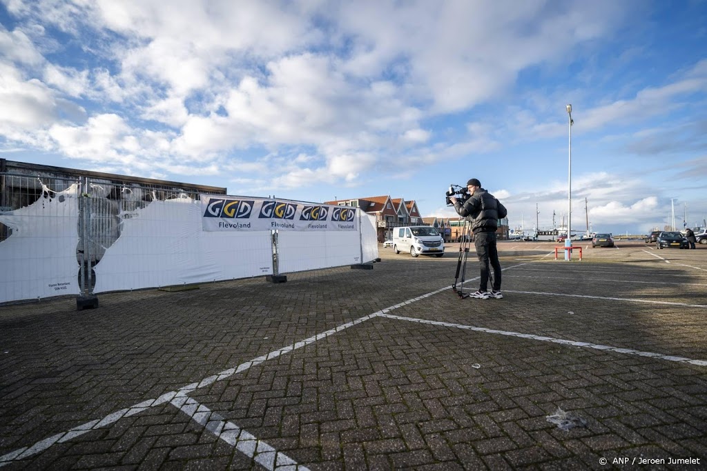 17-jarige aangehouden voor belagen NOS-beveiliger op Urk