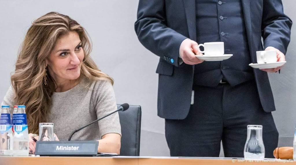 Kabinet wil dat helft van top in (semi)publieke sector vrouw is
