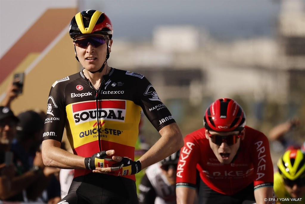 Merlier troeft Groenewegen en Kooij af in massasprint UAE Tour