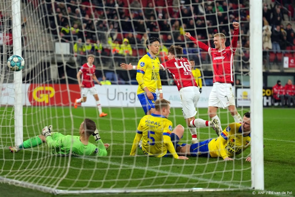 AZ wint van Cambuur en blijft volop meedoen in strijd om titel