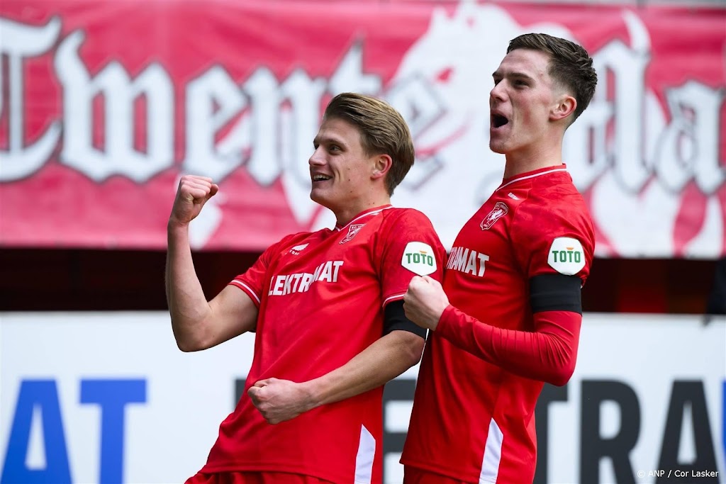 FC Twente kijkt naar plek twee na simpele zege op Go Ahead Eagles