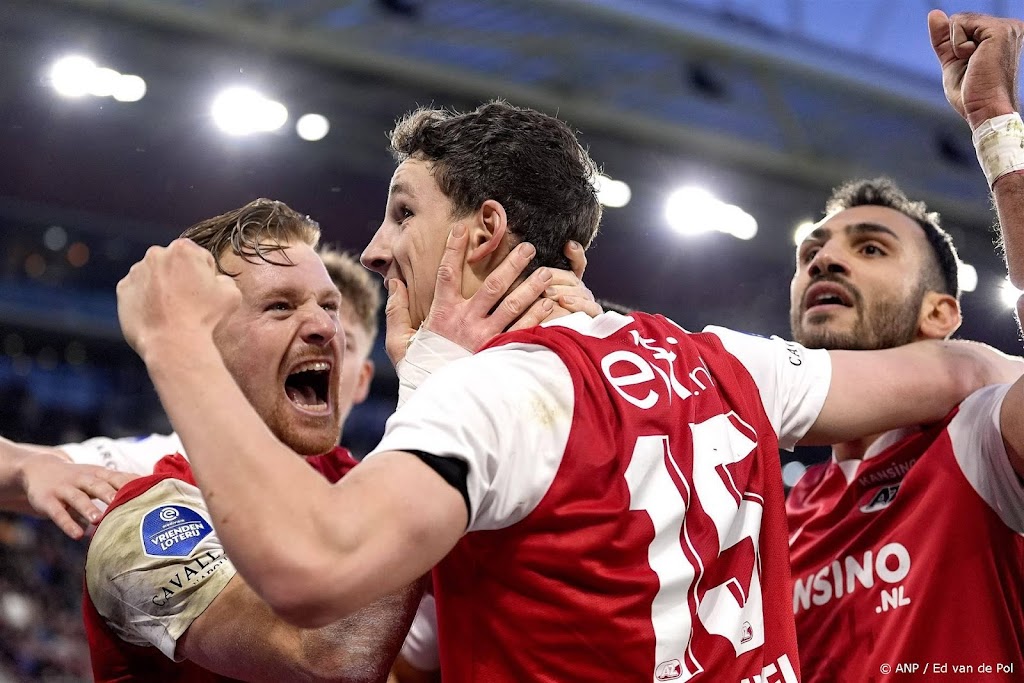 Aanvaller Van Bommel helpt AZ aan thuiszege op Ajax