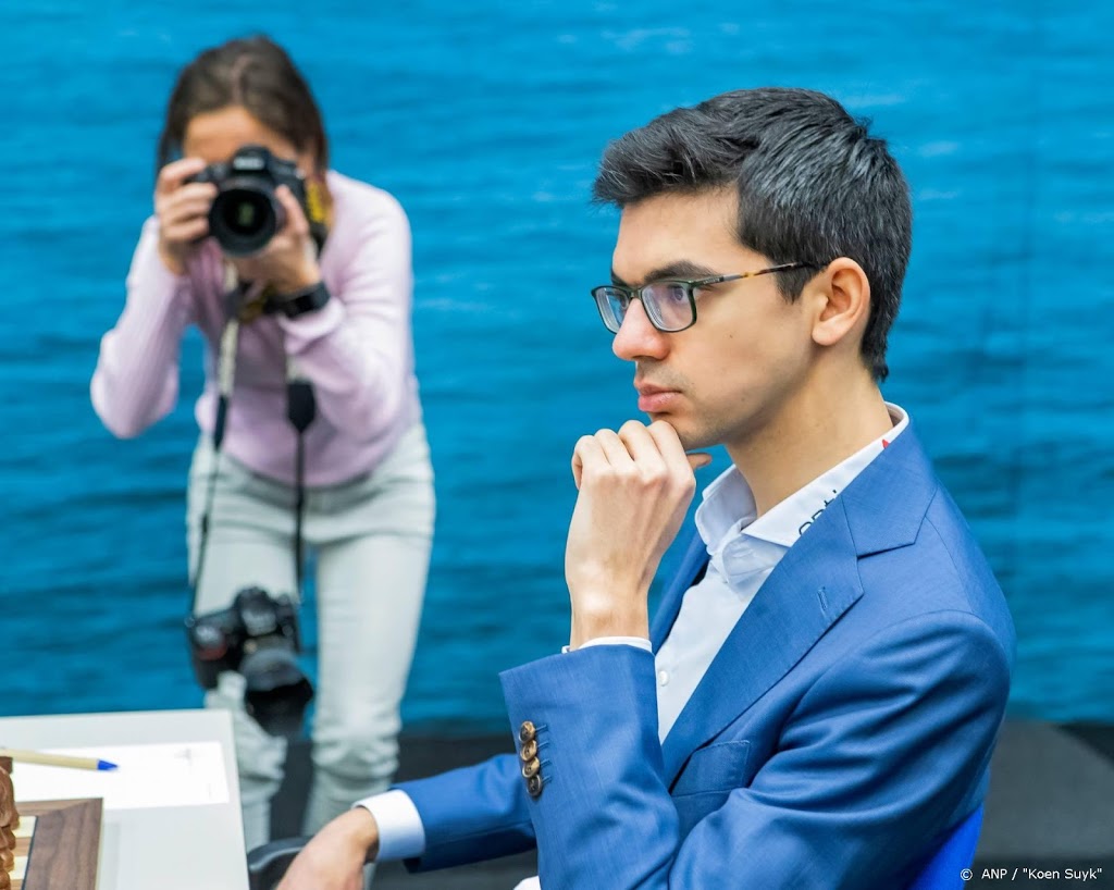 Schaker Giri speelt remise op Kandidatentoernooi