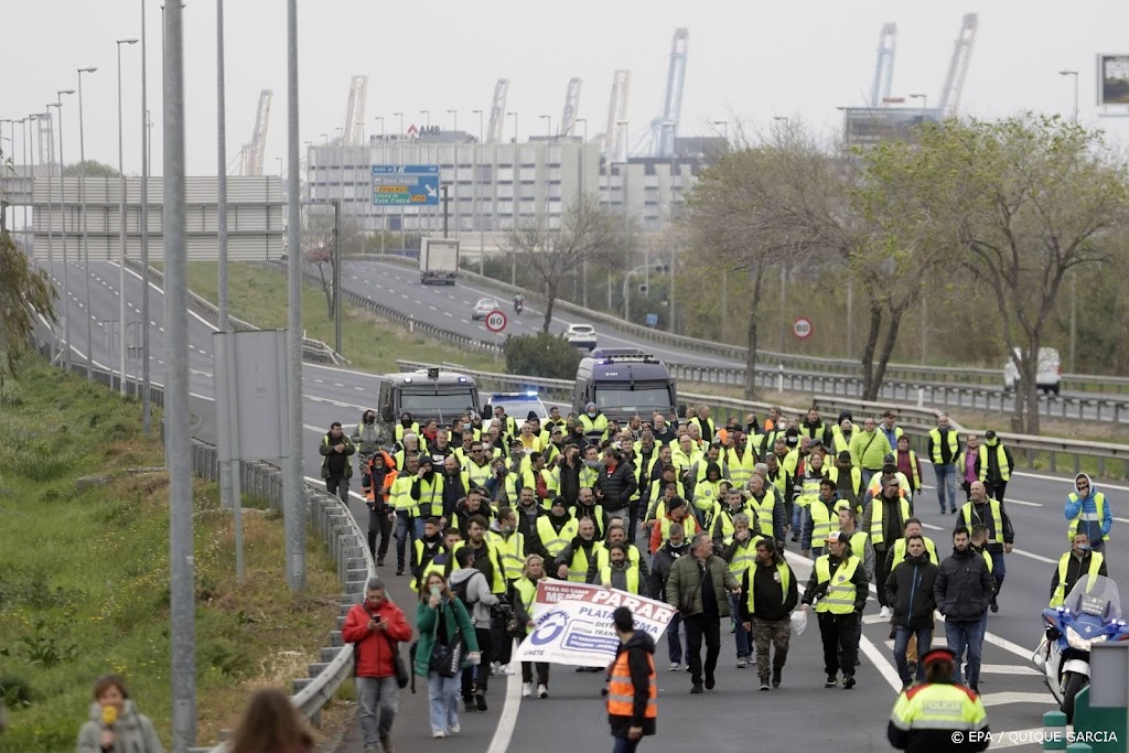 Groep Spaanse truckers blijft staken na afwijzing steunpakket