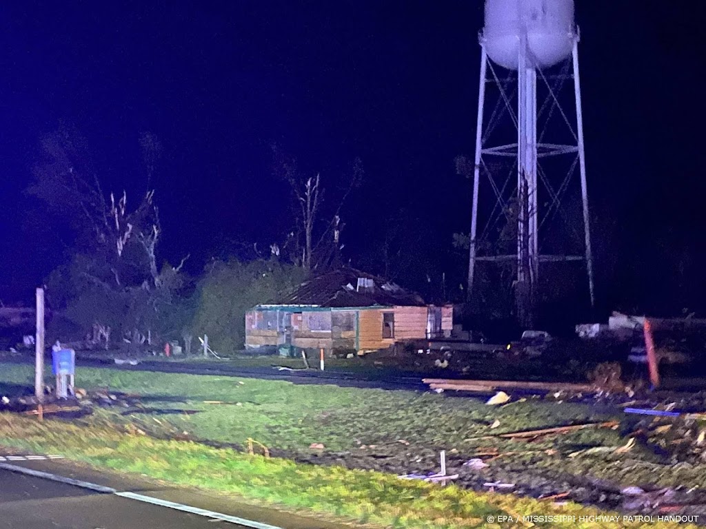 Doden en veel schade door tornado en stormen in Mississippi