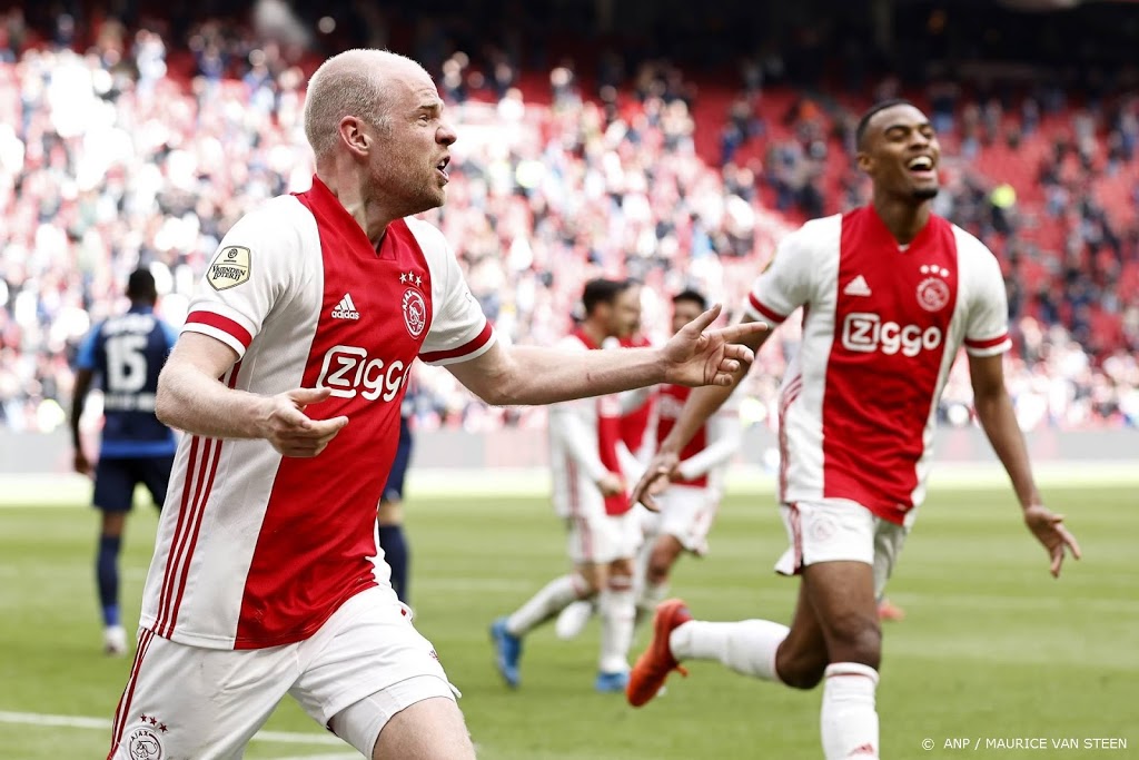 Klaassen helpt Ajax met twee treffers tegen AZ aan 35e landstitel