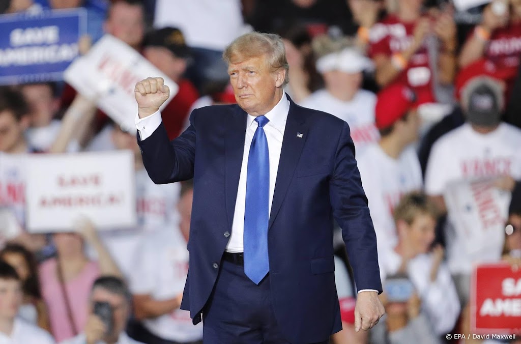 Trump zegt ondanks overname niet terug te keren op Twitter