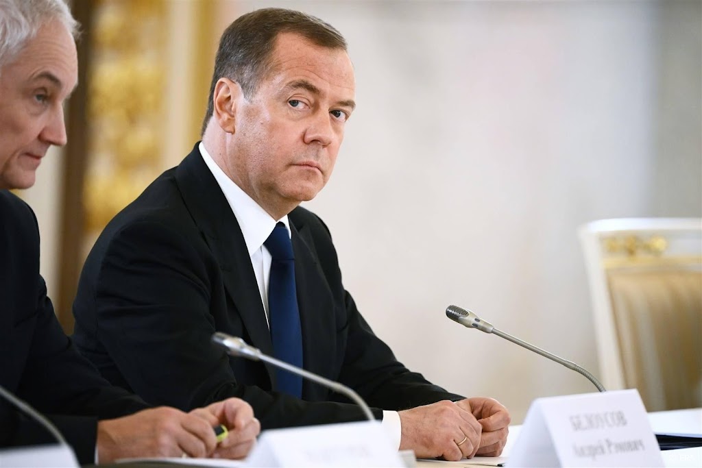 Medvedev: wereld aan vooravond nieuwe wereldoorlog