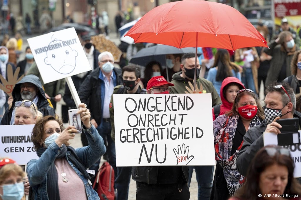Ombudsman: laat gedupeerden toeslagenaffaire niet in onzekerheid