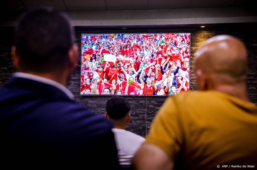 Grapperhaus: kijk voetbalwedstrijden EK thuis