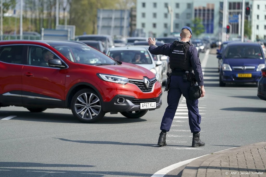 CNV: marechaussee bij securitycheck op piekmomenten Schiphol