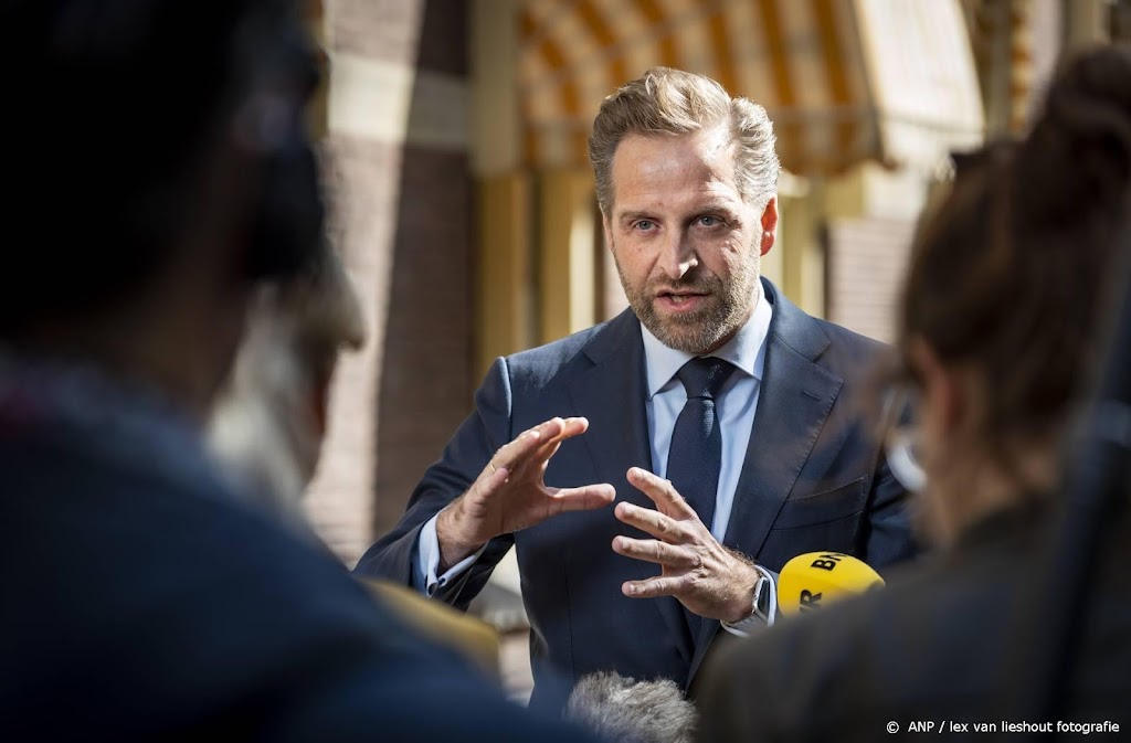 Woonminister De Jonge sluit bouwen op terpen en palen niet uit