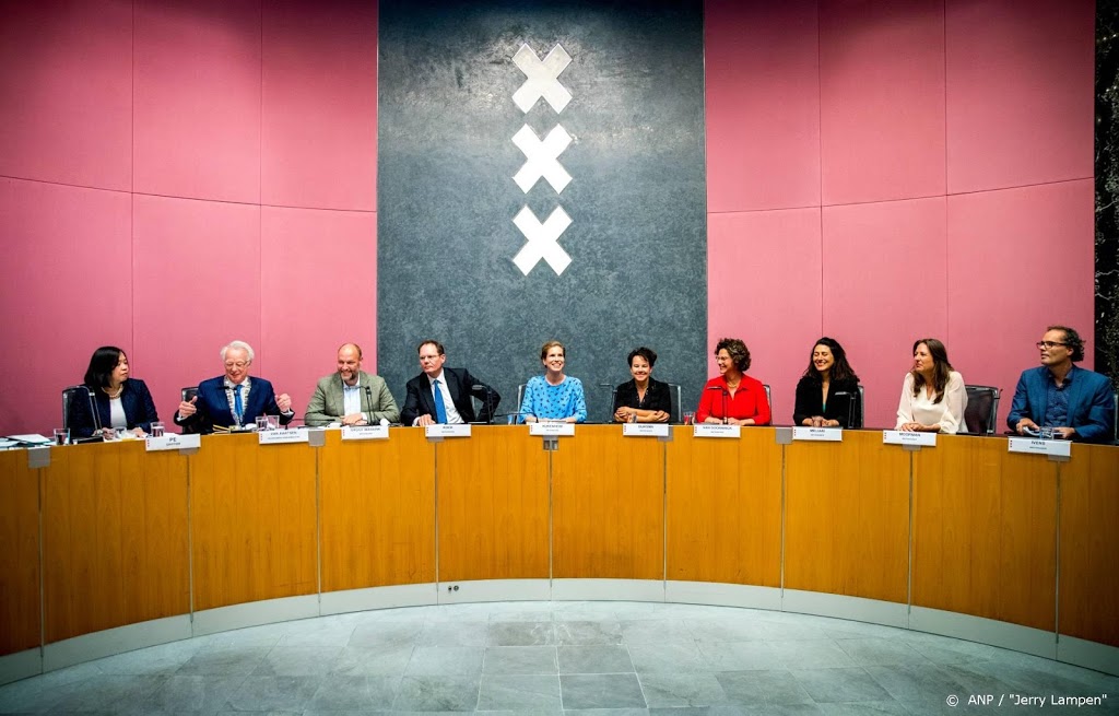 Amsterdamse ex-topambtenaar staat terecht voor vervalsen facturen