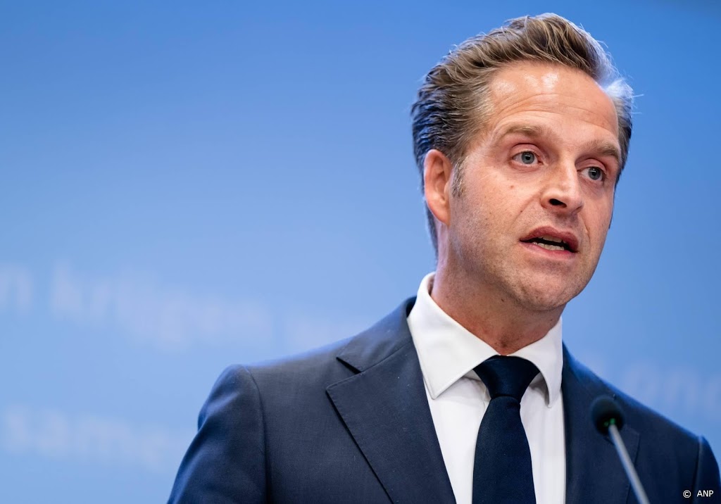 De Jonge: zorgmedewerkers krijgen bonus van 1000 euro