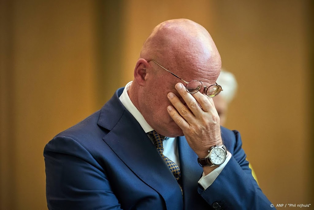 Minister trekt zich 'pijnlijk' oordeel over storingsaanpak aan