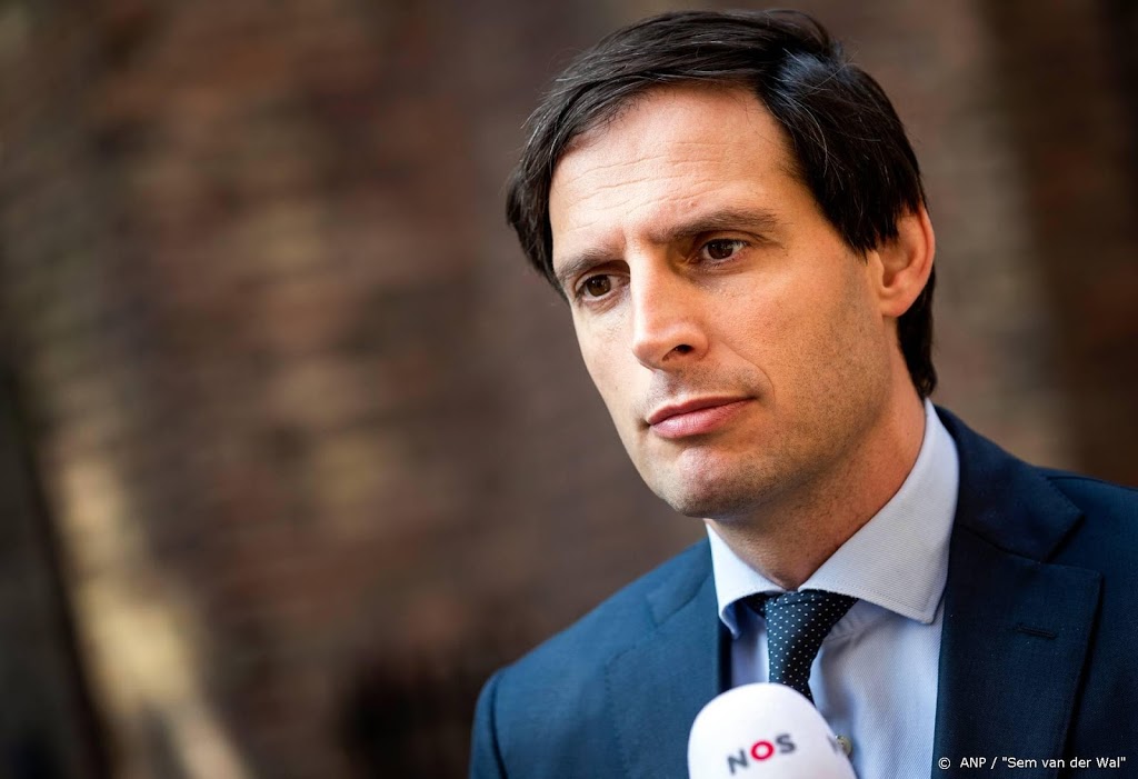 Hoekstra licht steunpakket KLM vrijdagochtend toe