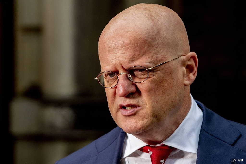 Grapperhaus: geen punt als kroeg vrijdagavond open mag blijven