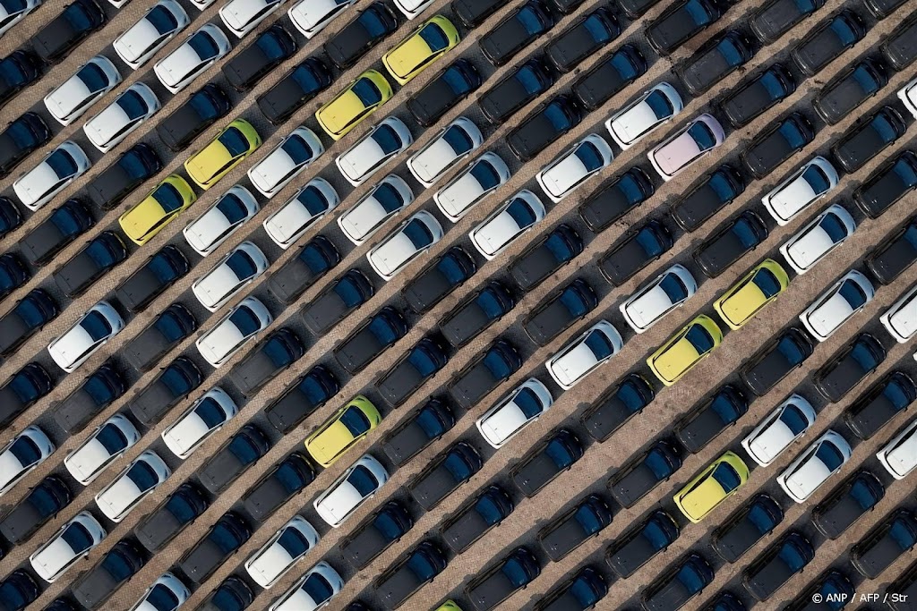 Chinese premier haalt uit naar heffingen op elektrische auto's
