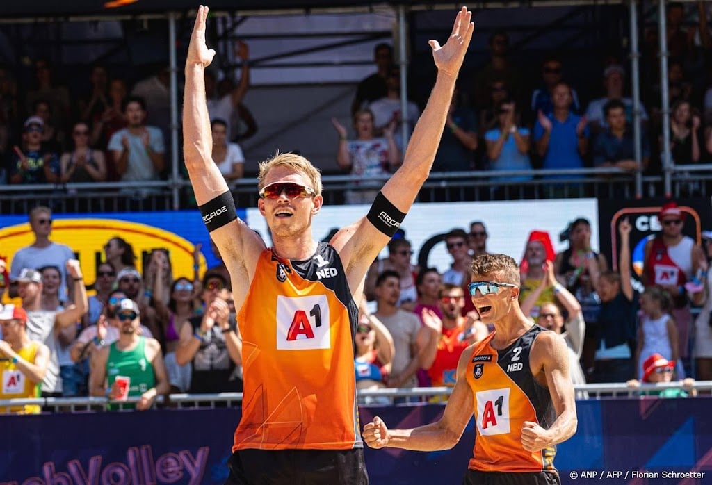 Tien Nederlandse duo's op EK beachvolleybal in eigen land