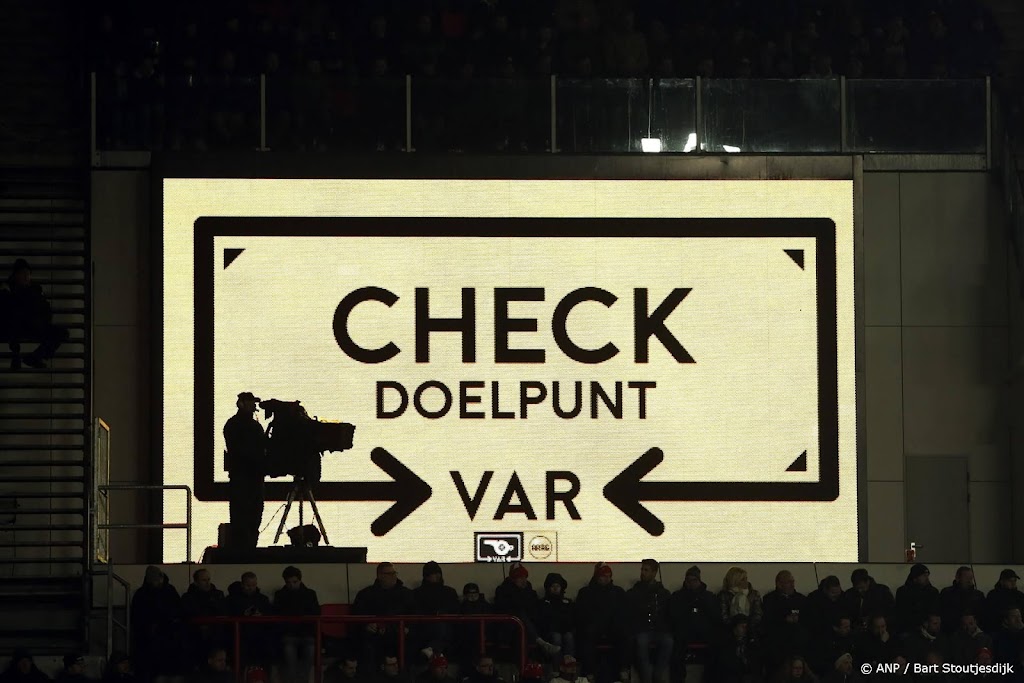 KNVB test in bekertoernooi met hoorbare uitleg VAR-beslissingen