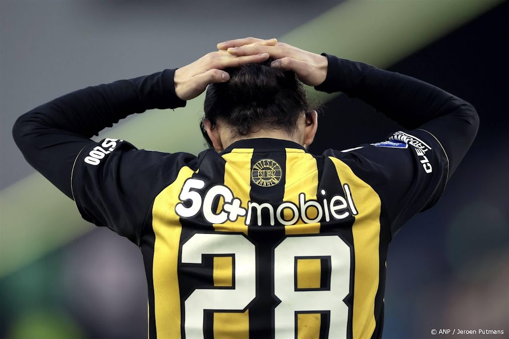 Rugsponsor 50+ mobiel stopt met sponsoring noodlijdend Vitesse