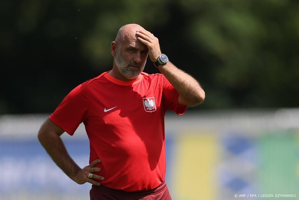 Probierz blijft na het EK voetbal aan als bondscoach van Polen