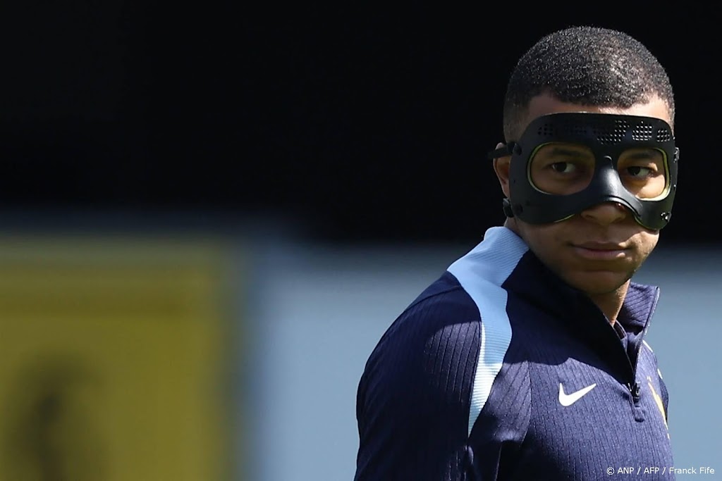 Mbappé na neusbreuk terug in basis Frankrijk voor duel met Polen